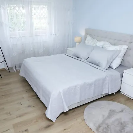 Moderne Einzimmerwohnung Mit Wohnzimmer 아파트 알제나우인운터프랑켄